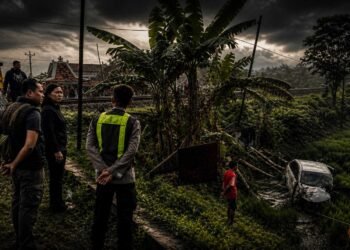 Kereta Melaju, Mobil Terjebak di Rel: Empat Pengantar Haji Tewas di Grobogan