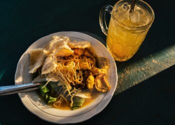 Tahu Campur: Legenda yang Lahir dari Dapur Hampir Kosong