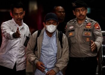 KPK Tahan Bupati Lombok Barat, Sita Barang Bukti Rp9,06 Miliar