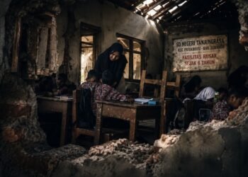 Sekolah Hampir Ambruk, Di Mana Janji Pemerataan Pendidikan?