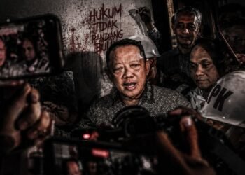Tak Dipakaikan Rompi, Febrie Resmi Jadi Tersangka