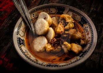 Lontong Kikil Surabaya: Warisan Rasa yang Diam-Diam Terancam