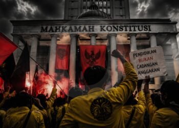Ratusan Mahasiswa UI Geruduk MK, Tolak Dana Pendidikan untuk MBG