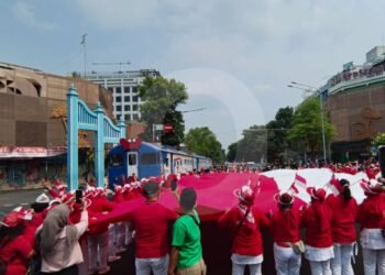 Merah Putih Raksasa Membentang di Jantung Kota Solo