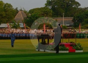 Wanita Angkatan Udara Pimpin Upacara Penurunan Bendera HUT RI di Solo