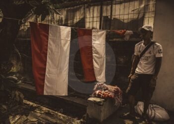 Bendera Murah di Online, Pedagang Kecil Jadi Korban?