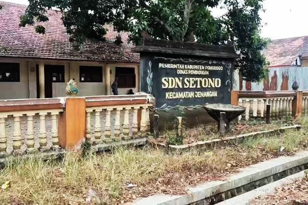 Sekolah Lama Masih Berdiri, Tapi Masa Kecil Harus Pindah