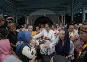 Gamelan Pusaka Berbunyi, Kinang dan Telur Asin Warnai Rangkaian Garebeg Mulud