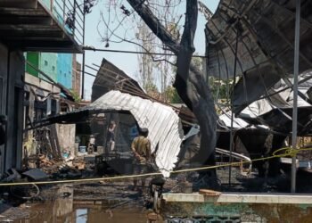 Kebakaran Rumah Produksi Sofa di Solo, SMK Batik 2 Nyaris Terbakar