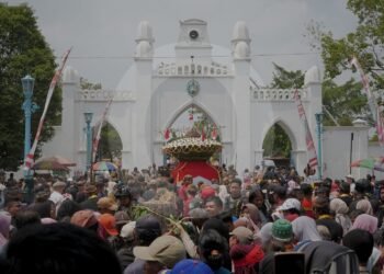Dua Garebeg Mulud Karaton Surakarta, Delapan Gunungan Jadi Rebutan