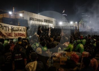 AMPB dan Ojol Tolak Bubar, Malam Jelang Aksi Memanas di DPR