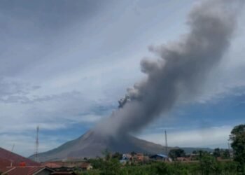 Gunung Sinabung Erupsi, Kolom Abu Mencapai 3,5 Kilometer