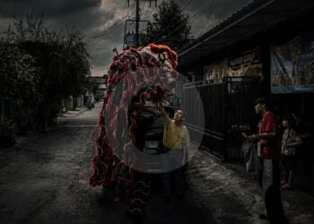 Cara Kreatif Barongsai Cari Job Jelang 17 Agustus