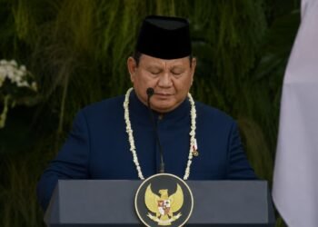 Mengheningkan Cipta, Prabowo Ajak Peserta Upacara Doakan Korban Bencana