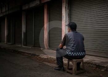 Ketika Toko Tutup, Orang Kecil Kehilangan Nafkah