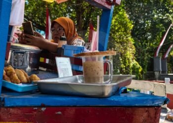 Es Kapal Solo: Segelas Dingin di Tengah Panas Kota