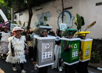 Dari Sampah Jadi Kostum, Cara Joyotakan Merayakan Kemerdekaan