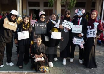 Karnaval Joyotakan Bawa Pesan Antikorupsi