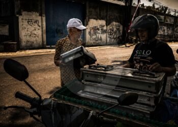 Tak Mau Berpangku Tangan, Suroto Sulap Kompor Bekas Jadi Penghasilan