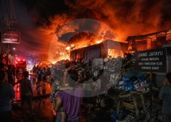 Gudang Rongsokan Terbakar di Sunset Road, 62 Warga Mengungsi