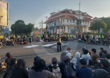 Simpang Gramedia Memanas: Demo, Warga dan Perebutan Ruang Publik