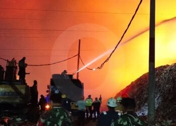 TPA Putri Cempo Solo Terbakar, Gunungan Sampah Diselimuti Kobaran Api