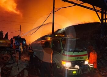 TPA Putri Cempo Terbakar, Saat Sampah Berubah Menjadi Ancaman
