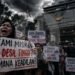 Warga Miskin Demo di Kemensos, Protes Data Desil Bansos