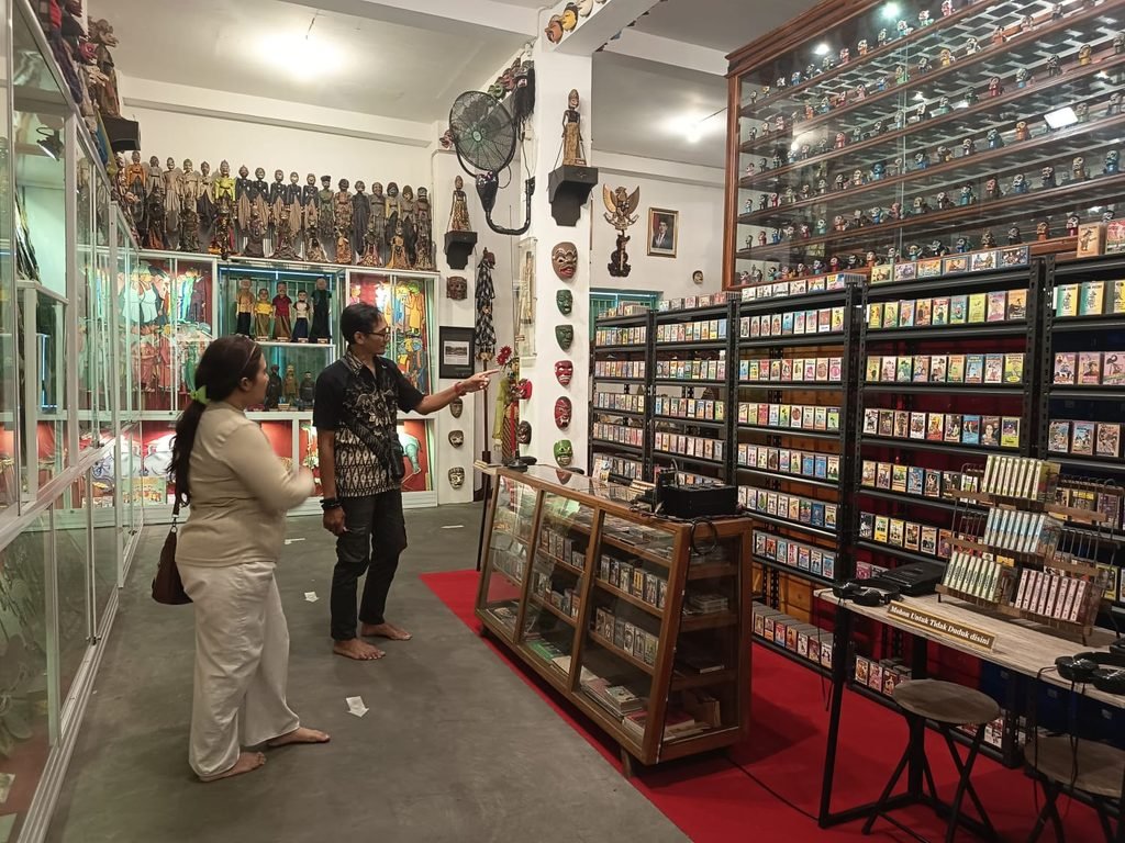 Gedung Kolonial, Museum Gubug Wayang, dan Ingatan Mojokerto