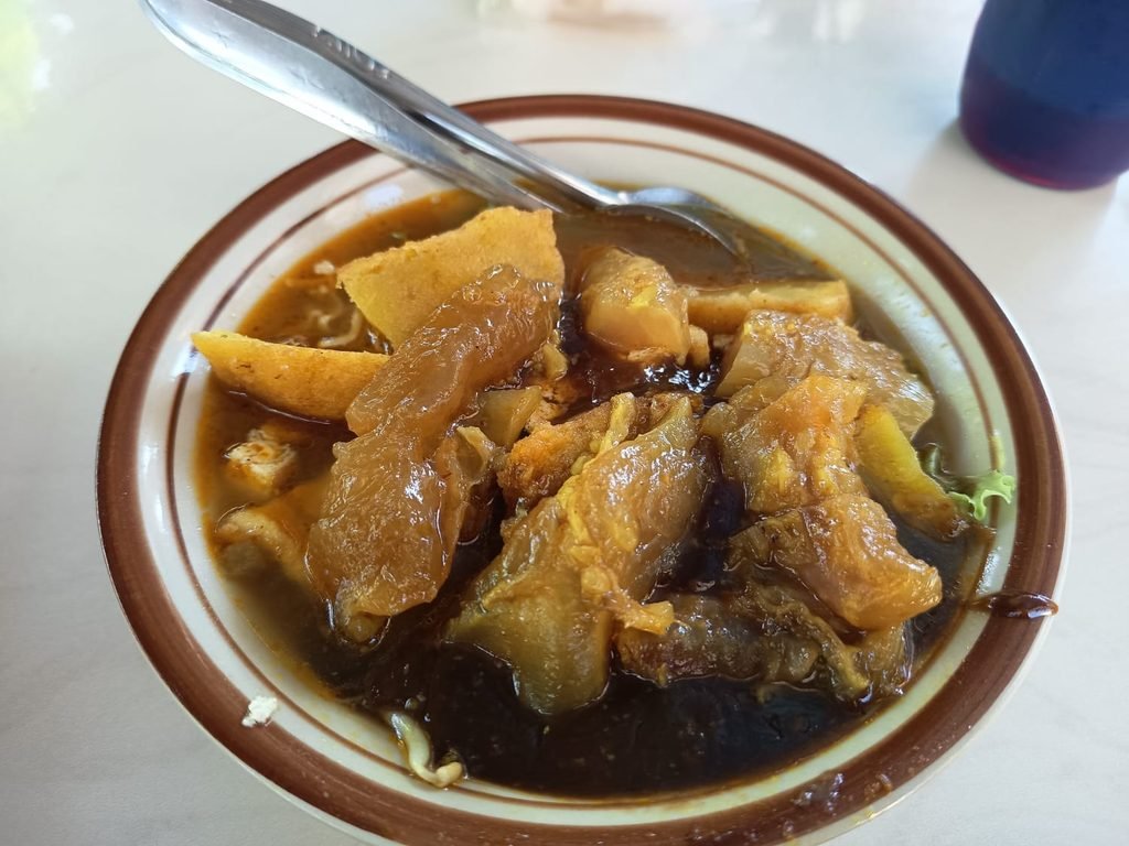 Lontong Kikil Bang J: Dari Pinggir Jalan, Sampai Pelanggan Luar Kota