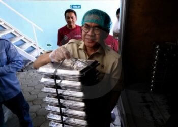 Mendag Tinjau MBG Solo, Ompreng Rusak Wajib Dikembalikan