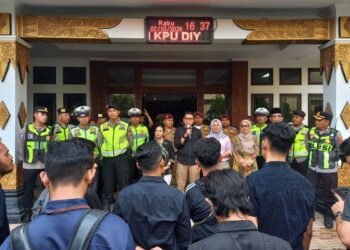BEM DIY Geruduk KPU, Tuntut Gibran dan Komisioner KPU Mundur