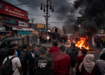 Aliansi BEM Solo Raya Kritik Prioritas MBG, Aksi Demo Memanas saat Ban Dibakar