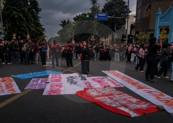 Demo BEM Soloraya: Mahasiswa Melawan Lupa, Pemerintah Ditagih Janji