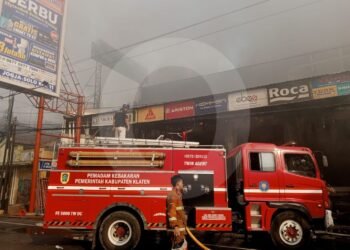 Trans Home Sleman Terbakar, 20 Armada Hadapi Api dan Thinner